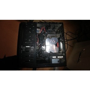 Imi acopera 3 placute de ram. Carcasa este relativ mare.
