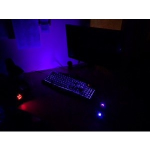 *lumina din spate nu e de la tastatura