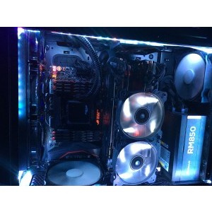 i7 5930k, Asus Rampage V Extreme, 2x980ti Gigabyte G1, 32 GB DDR4 3000 Teamgroup