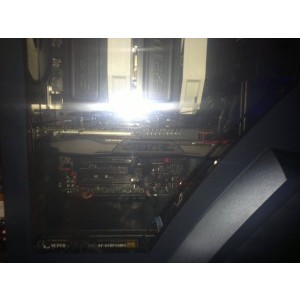 placa, se observa cu trece de limita rackului din mijloc de HDD cu aproape 3 centimetrii, deci...