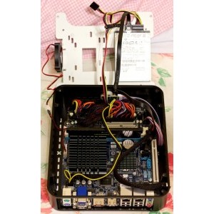 cu gigabyte ga-c1037un montată, hdd de laptop și ventilator de 50mm !