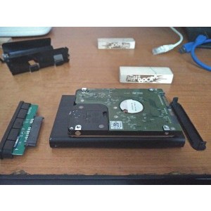 Greu de asamblat. SSD-ul nu a vrut să intre, nu mai puteam pune capacul.