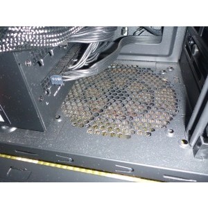 daca ai sursa prea mare nu mai intra un ventilator in podea
