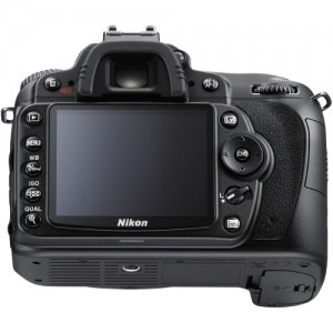 Nikon D90 + obiectiv 18-55mm ED II