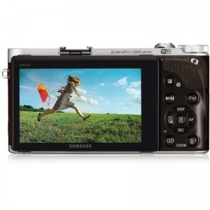 Samsung NX300 maro + Obiectiv NX 18-55mm f/3.5-5.6 OIS III