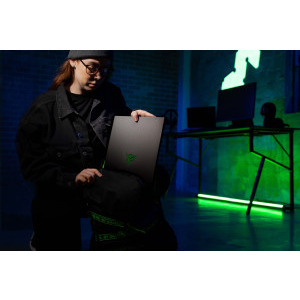 Razer Gaming 15.6'' Blade 15, QHD 240Hz G-Sync, Procesor Intel® Core™ i7-13800H (24M Cache, up to 5.20 GHz), 16GB DDR5, 1TB SSD, GeForce RTX 4060 8GB, Win 11 Home, Black