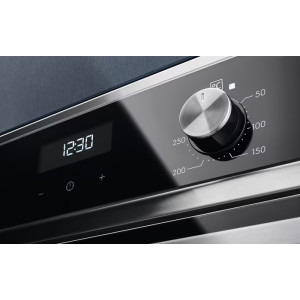 Electrolux EOD5F70BX, 65 L, Autocuratare catalitica, SteamBake, Even Cooking, Timer, Grill, Clasa A, Inox/Negru