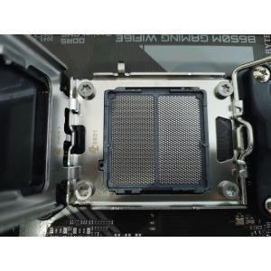 Placa de baza GIGABYTE B650M GAMING WIFI6E